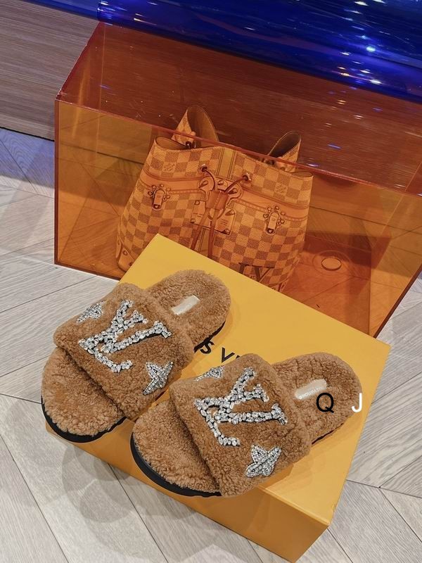 LV Women's Slippers 10